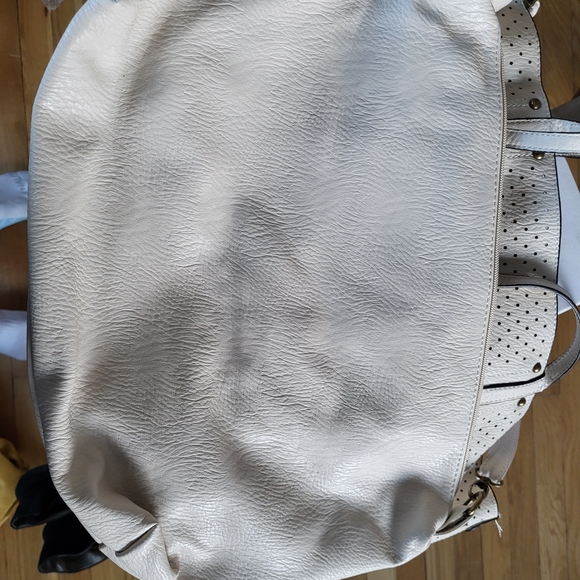 Source Unknown White Perforated Tote with Front Zip Pocket - Picture 5 of 6